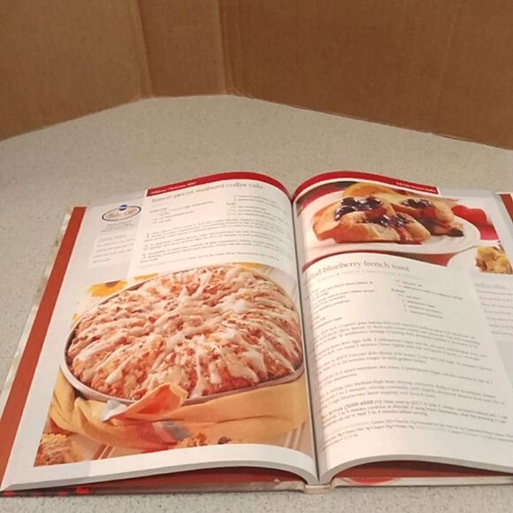 🩷Pillsbury Christmas Cookbook 2007 Color Hardcover - Picture 3 of 3